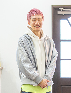 代表　越知　秀輝